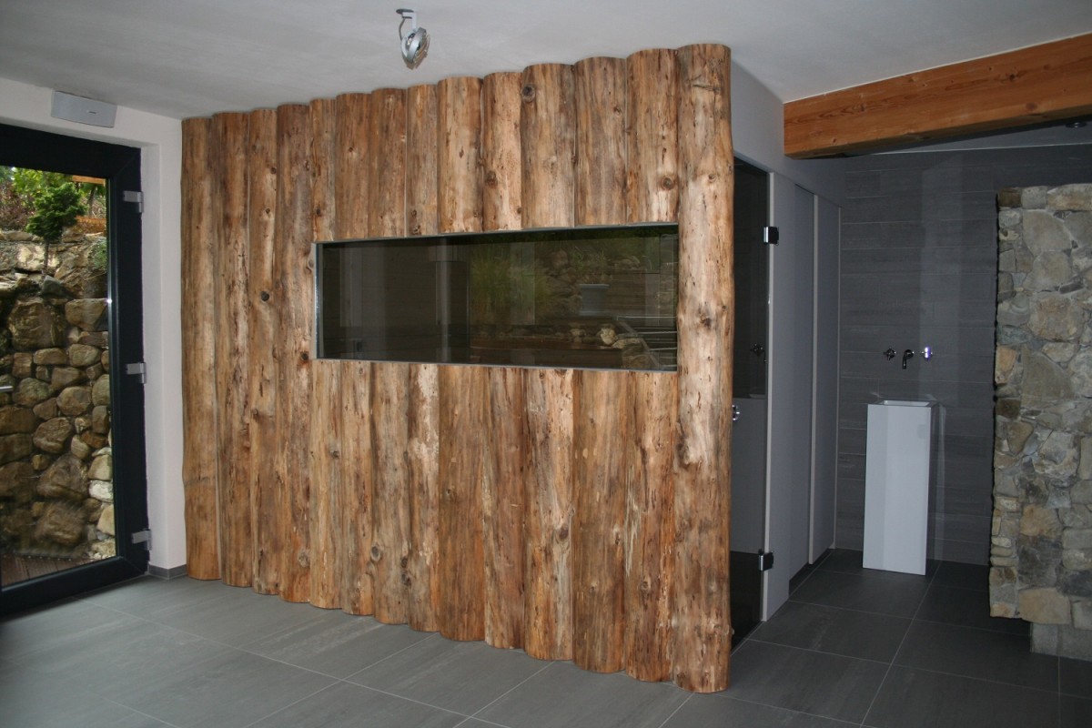 Sauna "Premium" mit Baumstamm-Verkleidung